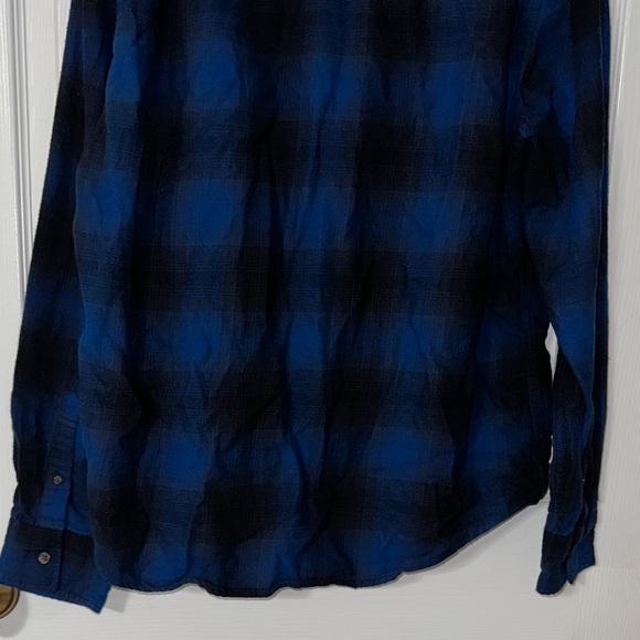 Men's Dark Blue & Black Soft Flannel Checkered Button-Up Long Sleeve Shirt - Picture 4 of 8
